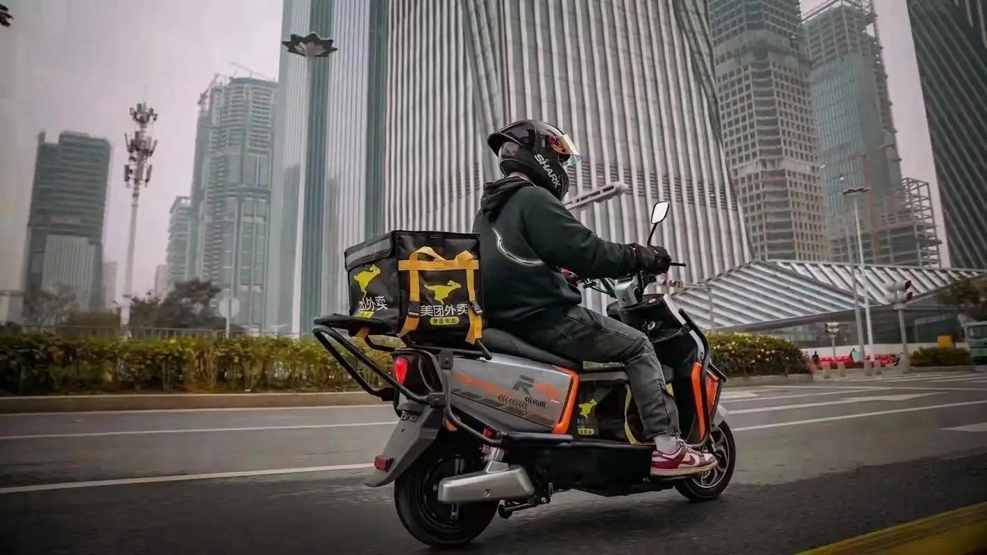 FUN开去骑  雅迪伴我驰骋外卖路，路顺车稳感恩雅迪[作揖]每天跨上雅迪电动车，