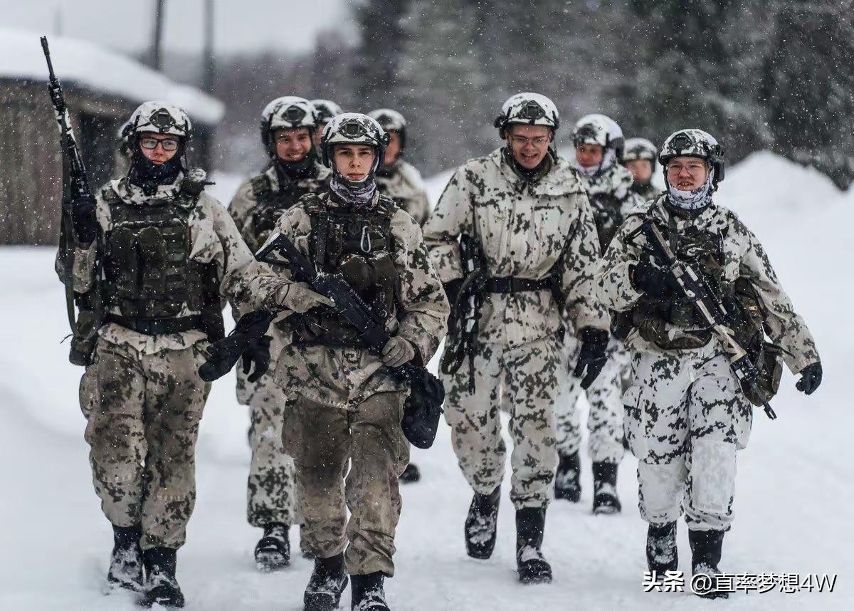有人问，如果伊朗在去年被以色列袭击的时候，就采取今天这样烈度的报复行为，还会发生