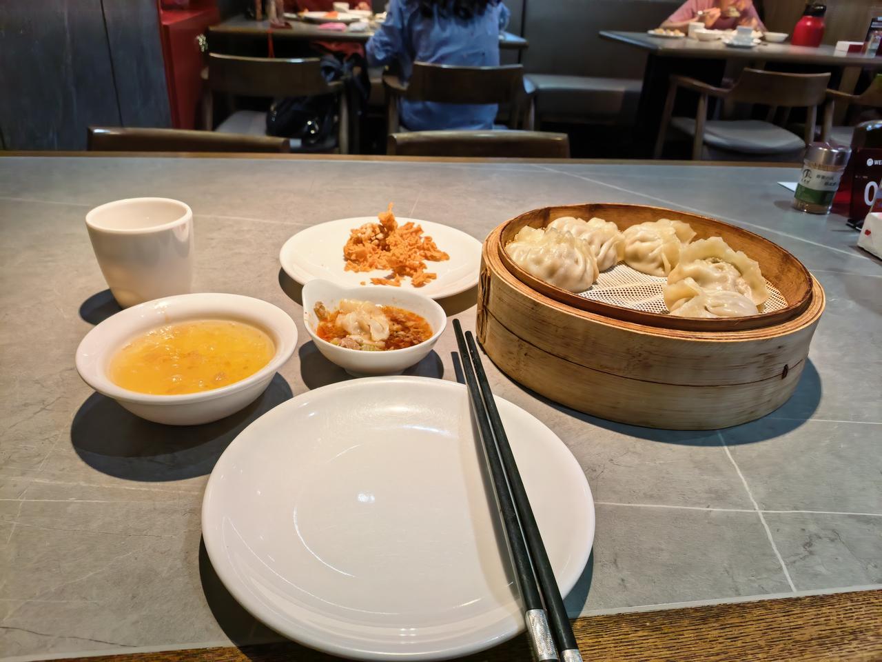其实已经很不错了，已经很努力了。
没有什么不满足的。
这个年龄了，身体还可以。