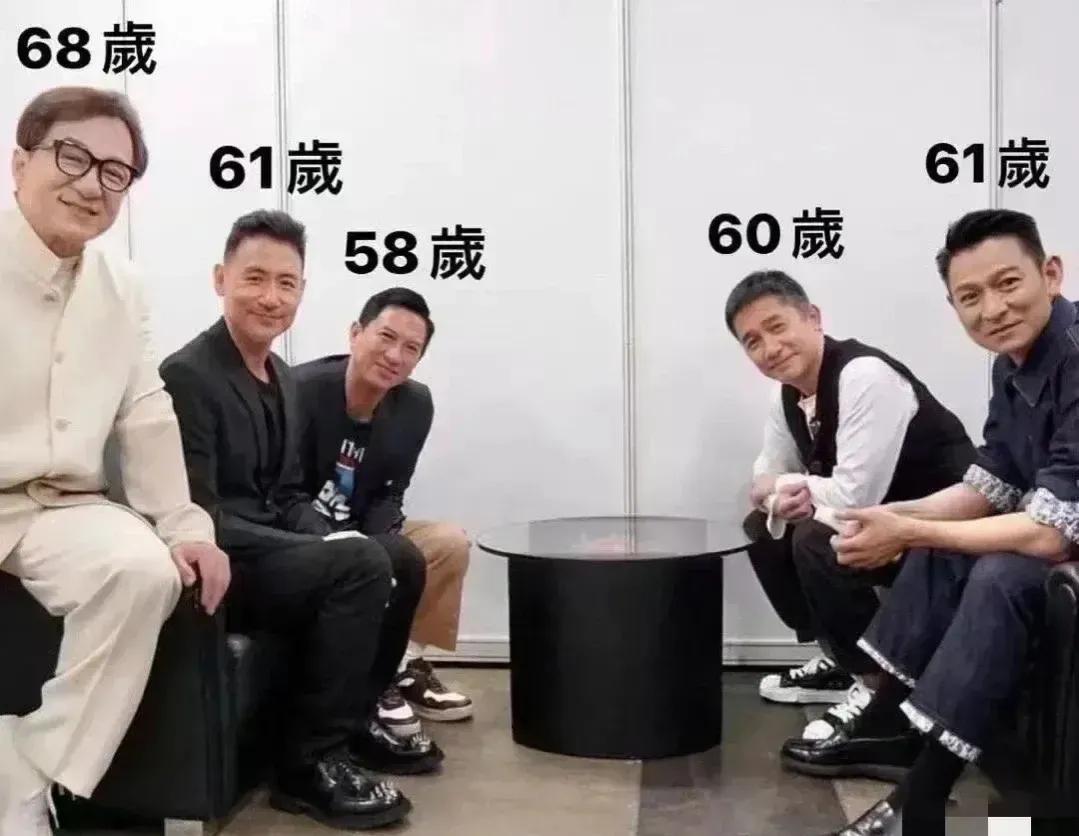 成龙发布社交媒体：“中间位置谁来坐呢？”