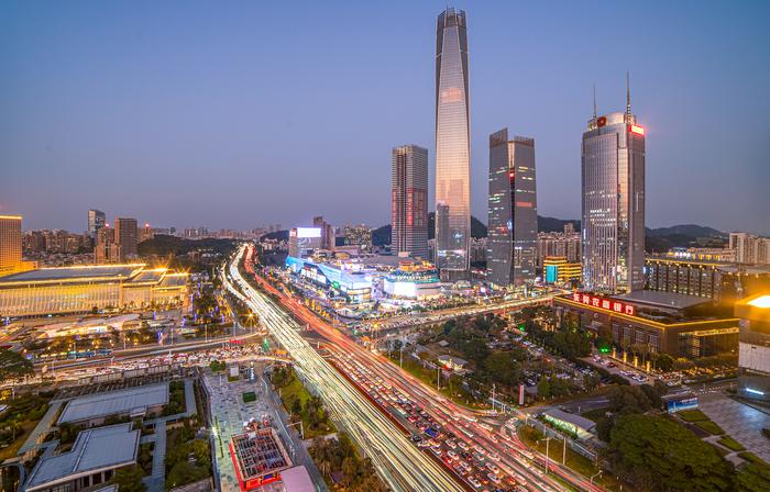 2015年11月，东莞房价均价8411元；
2016年11月，东莞房价均价110