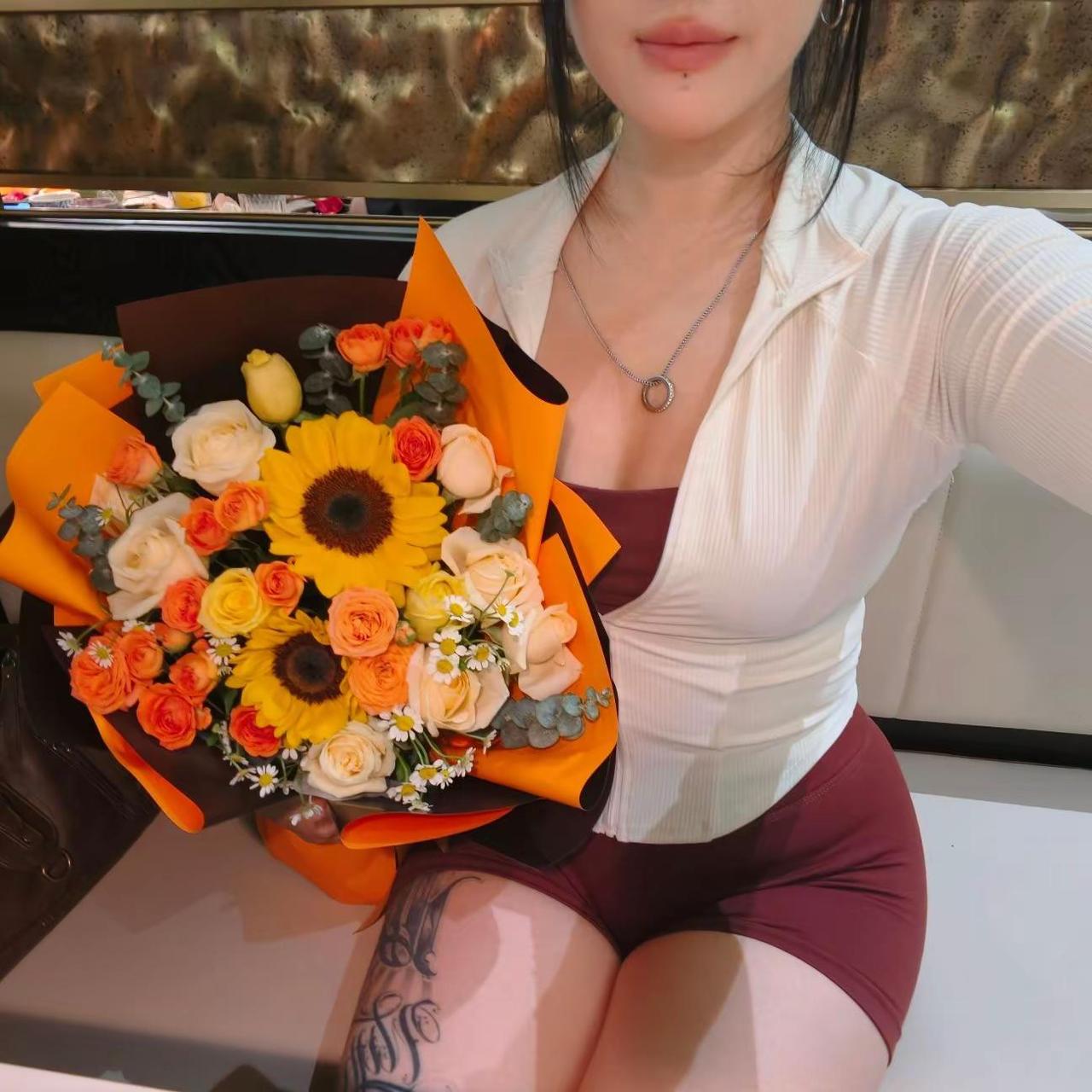 知道我为啥没过520吗？ 520花太贵了，排队还挤所以我提前过了惊不惊喜，意不意