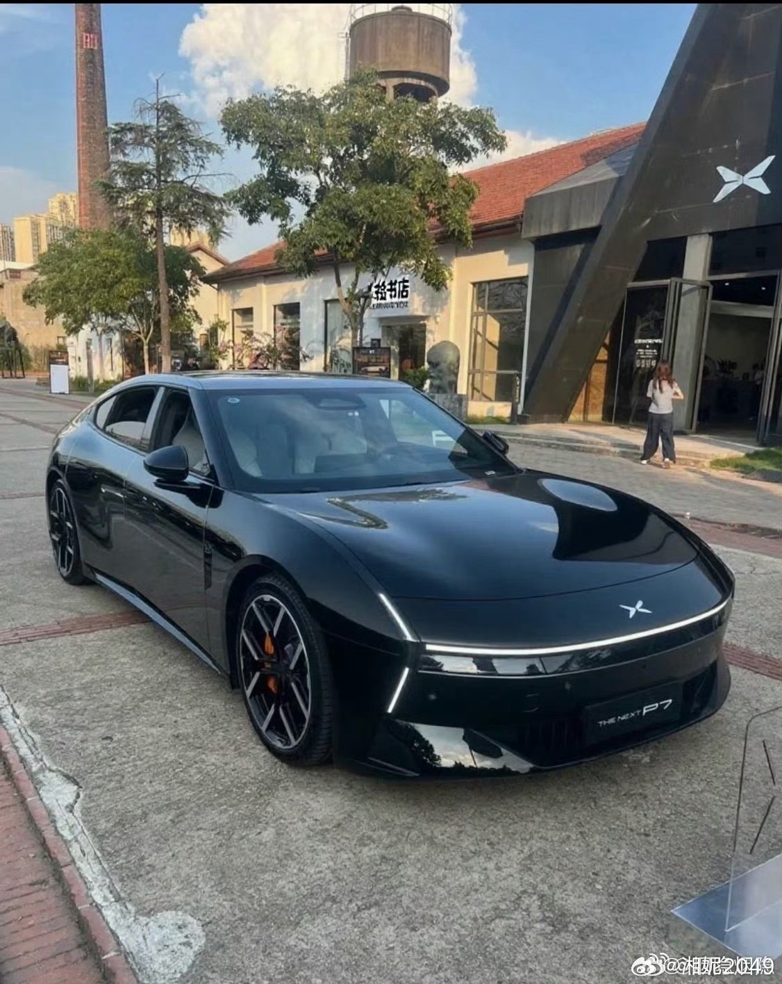 窝鹏又出了个新颜色，网上也有实拍图了，黑武士向来是戳我审美的，大家觉得咋样?大v