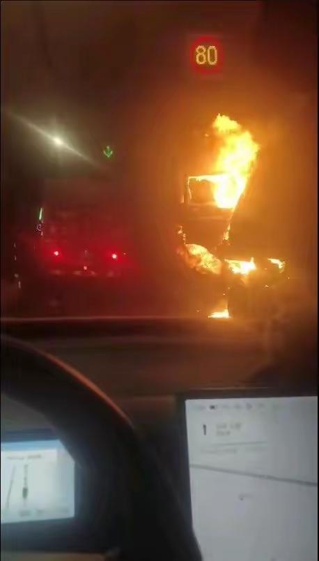 “妈，我可能出不去了！”25 岁小伙隧道火海救人大喊遗言，10 公里生死路看哭全