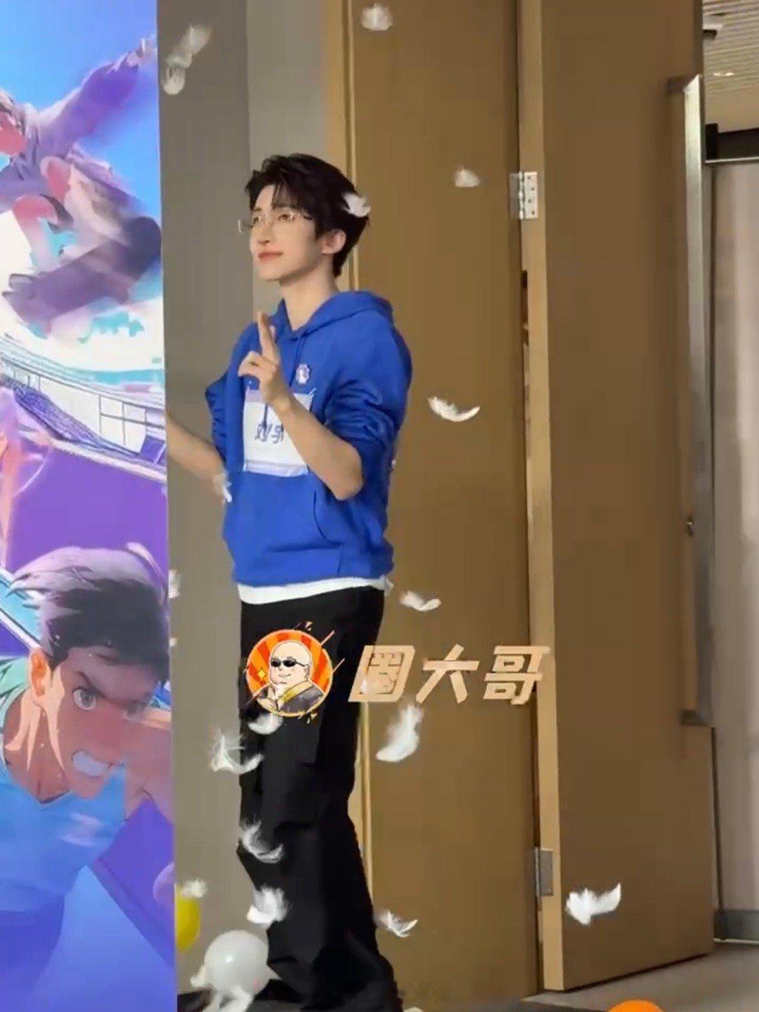 #刘宇超新星直播间爆灯三连爆#刘宇的三连爆，综艺感拉满了！#刘宇超新星三连爆灯#