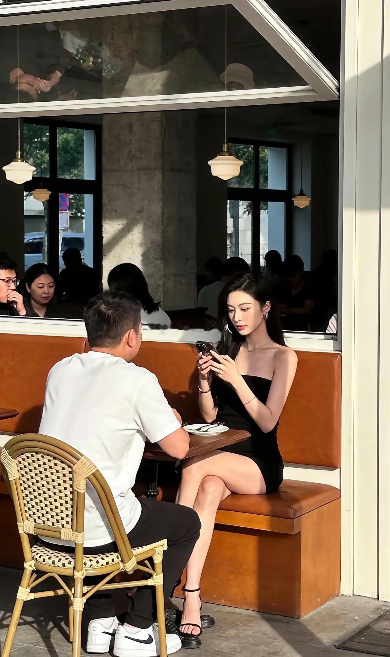 年入百万能追到她吗？ 