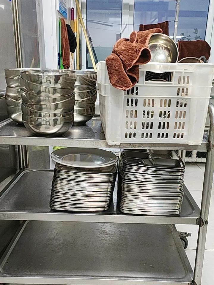 看我的搭档每天把职工餐盘洗的干干净净如果不缺钱，你还会工作吗 什么让你坚持创作 
