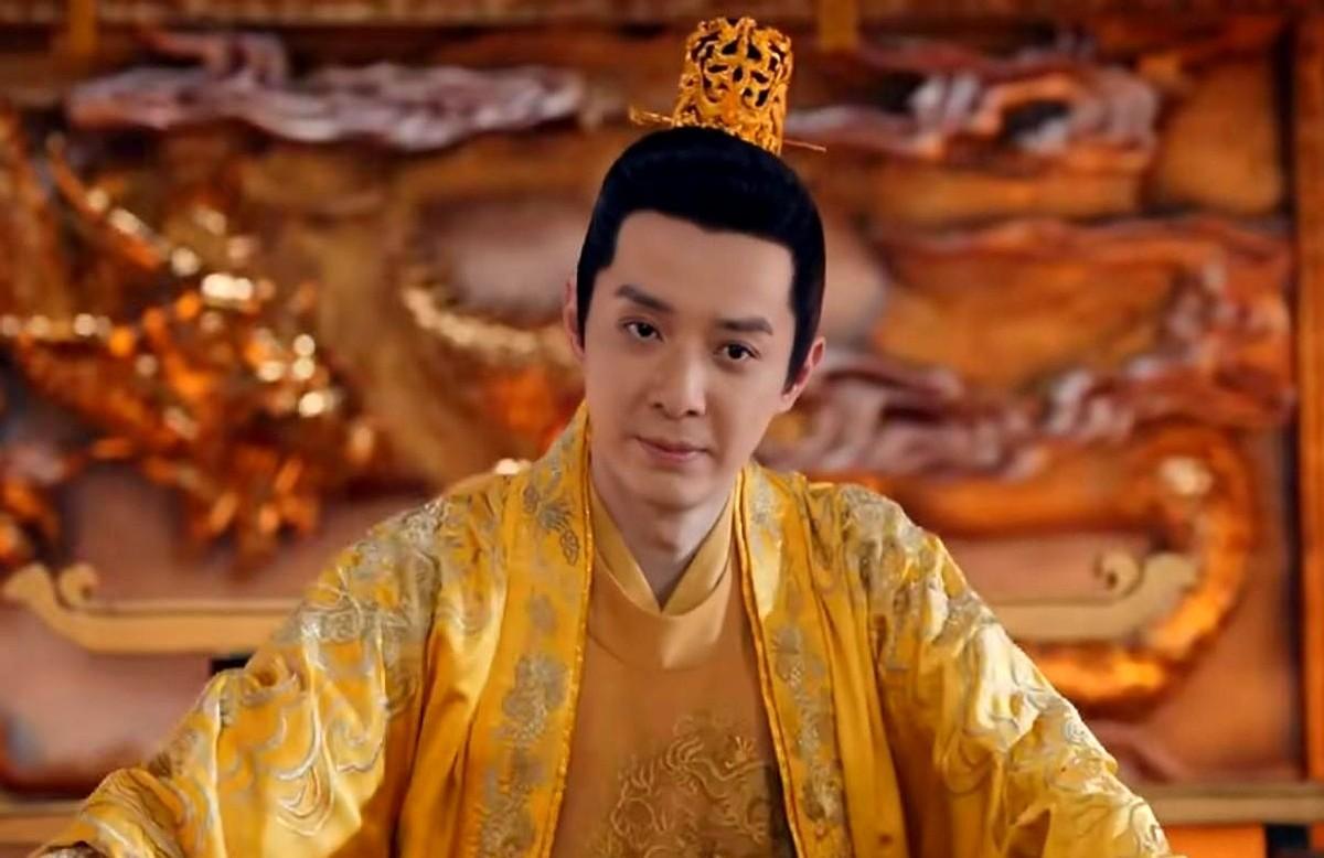 刘智扬演的李隆基火了，不是因为演得好，而是演得太“怂”。
观众觉得他像变了个人，