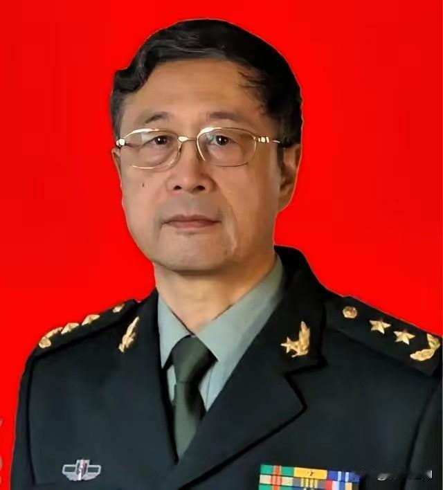 张翔是开国上将张爱萍的长子，早年考入哈军工潜心钻研军工技术，长期在战略导弹部队任