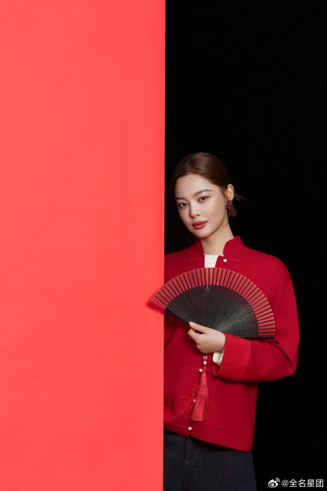 辛芷蕾人民画报正刊封面ERDOS品牌代言人辛芷蕾温暖全世界 ERDOS赋予穿搭温