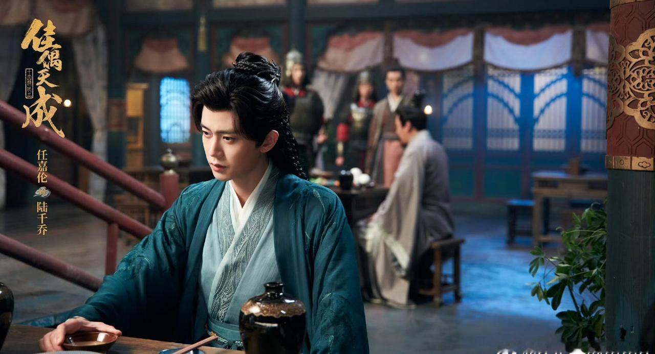 任嘉伦超话³
陆千乔作为战鬼族的后裔，他必须历经换皮、换肉、换血、换骨、换心五大