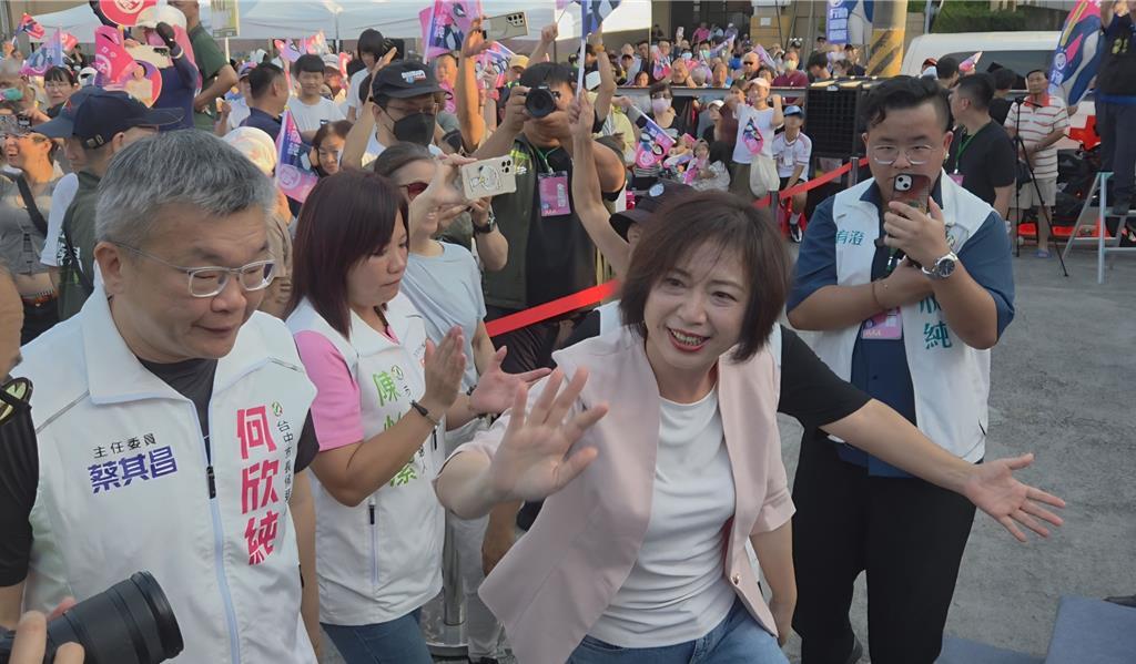 赖清德、卢秀燕攻防 何欣纯挨酸被边缘化：妳才该回归市政
2026选战倒数不到3个