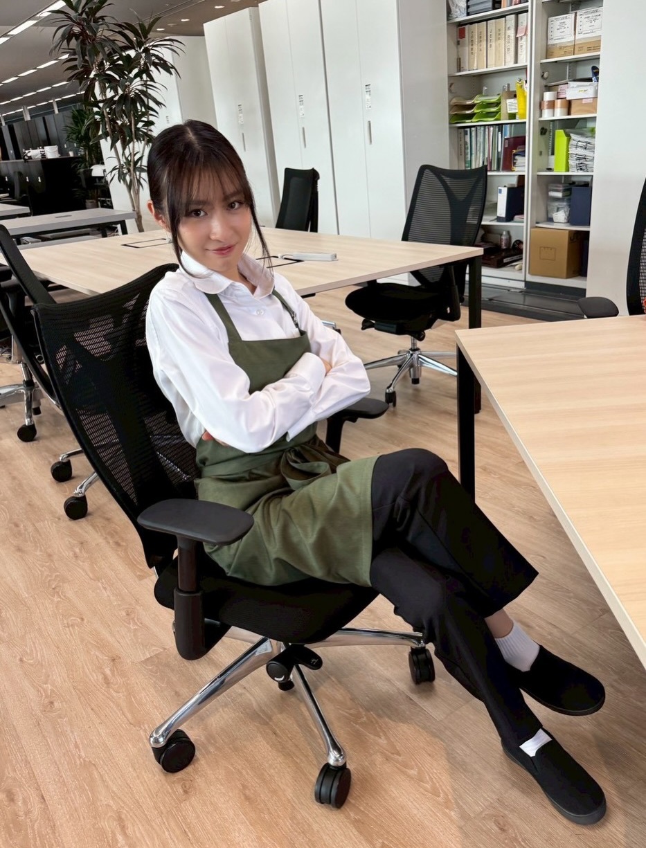 余命3ヶ月のサレ夫（＼❤️🔥オフショット❤️🔥／美月が働くカフェの店員レミ役