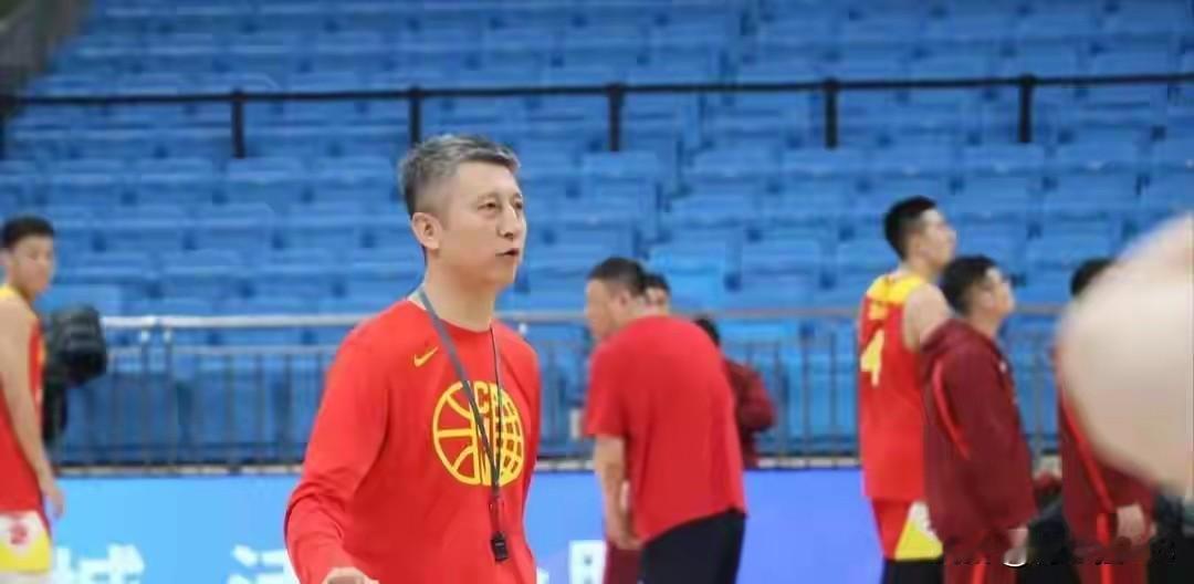 中国男篮和中国男足输球都是通病，充满太多人情世故，又是像韩国男足那样估计中国男篮