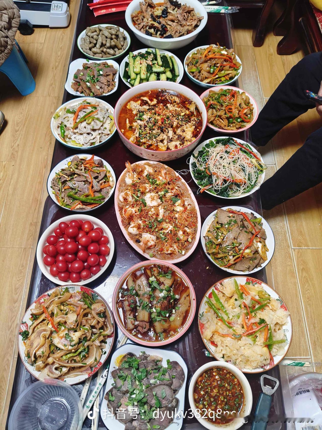 阿龙美食餐厅，色香味俱全的饕餮盛宴等你来尝！🍽️😋