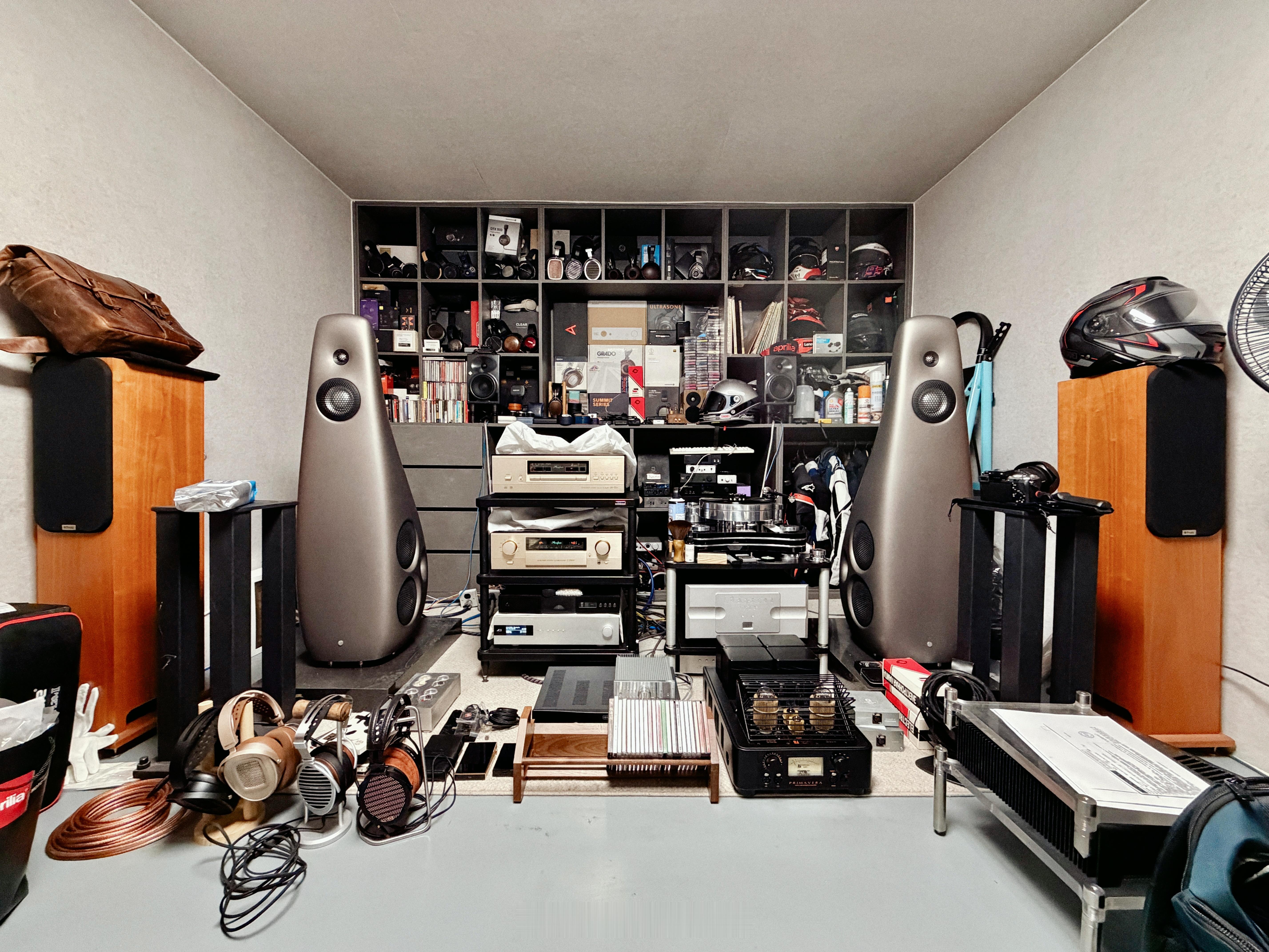 没忍住，周中就来九段的hifi车库 HiFi了。短短30分钟，心情好了很多耳机发