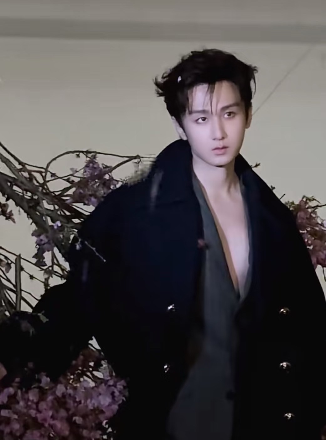 花絮超过正片的尺度这是啥？！啊啊啊啊啊啊啊！腰围做造型不行，跟拍挺可以的啊！多拍