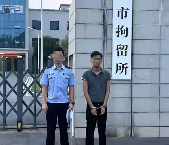 湖南一男子为了显摆，请了十来个朋友去饭店大吃大喝，一顿饭就花了1500多块。吃完