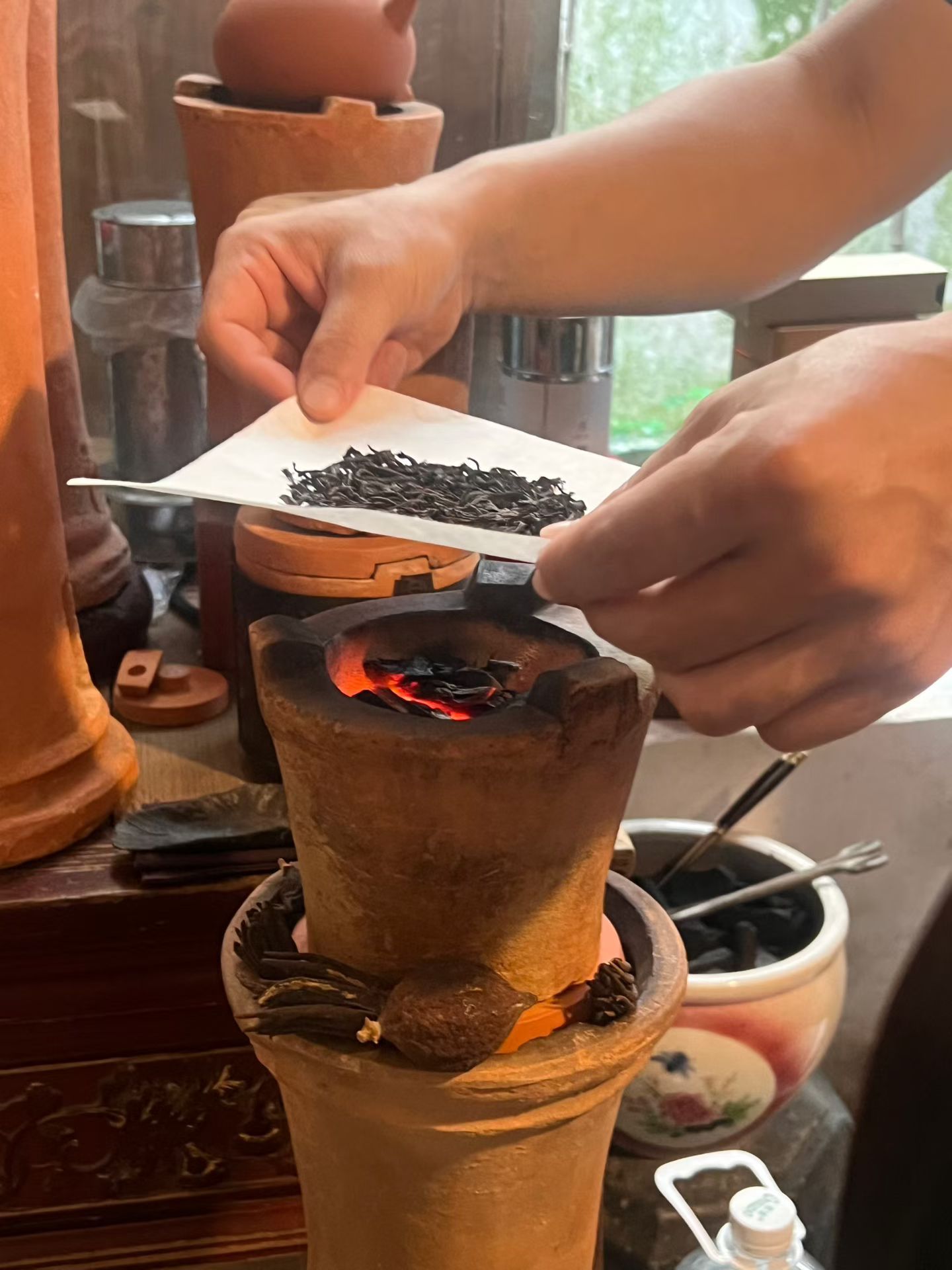 品茶赏器交友[超话]  忙碌的生活里，我们需要这样一段时光：放下手机、远离喧嚣，