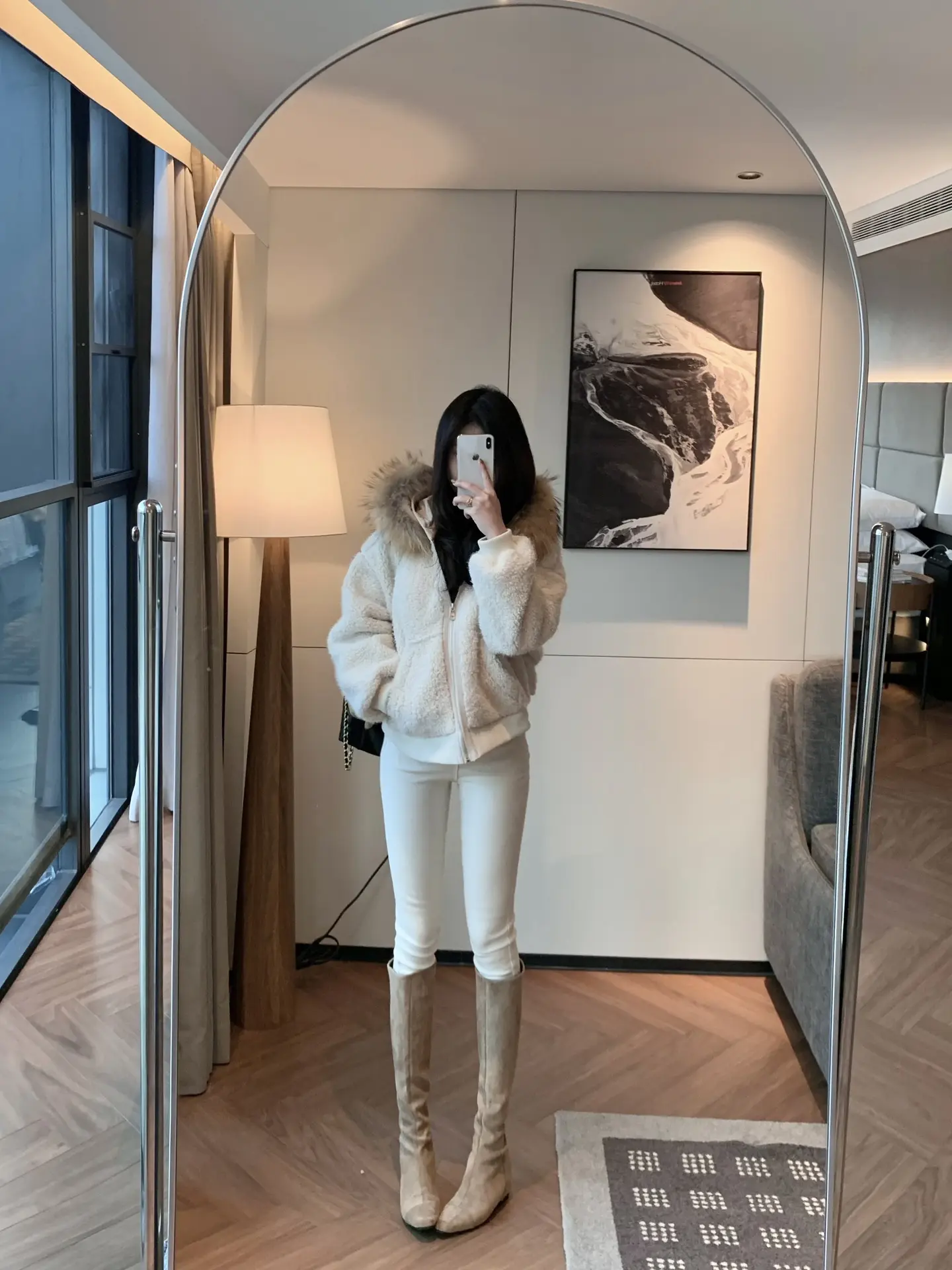 女人一身白 走哪都发财。