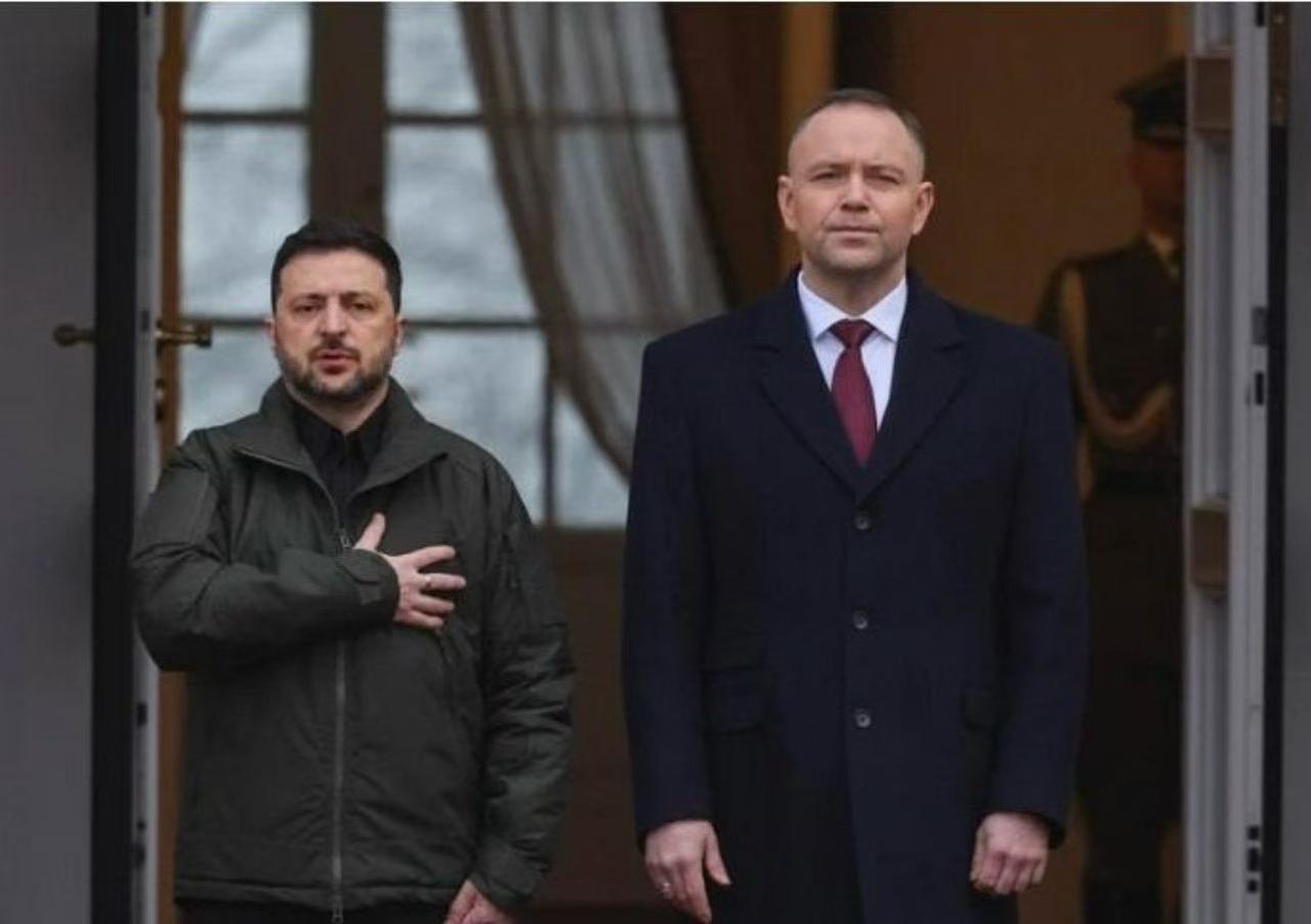 🔥🇵🇱🇺🇦
历史恩怨仍在继续：
纳夫罗茨基因泽连斯基
将“乌克兰人民军