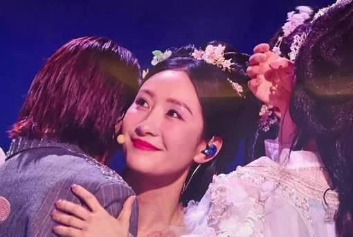 近日《乘风2026》二公舞台落幕，陶昕然遗憾遭淘汰。其所在团队舞台成绩优异，却因