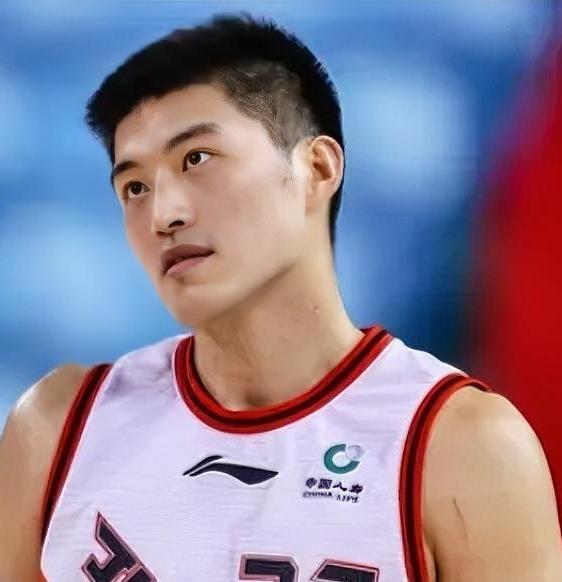 赵率舟在吉林男篮战胜四川男篮的比赛中，起了关键性的作用。
他的2记3分球，帮助吉