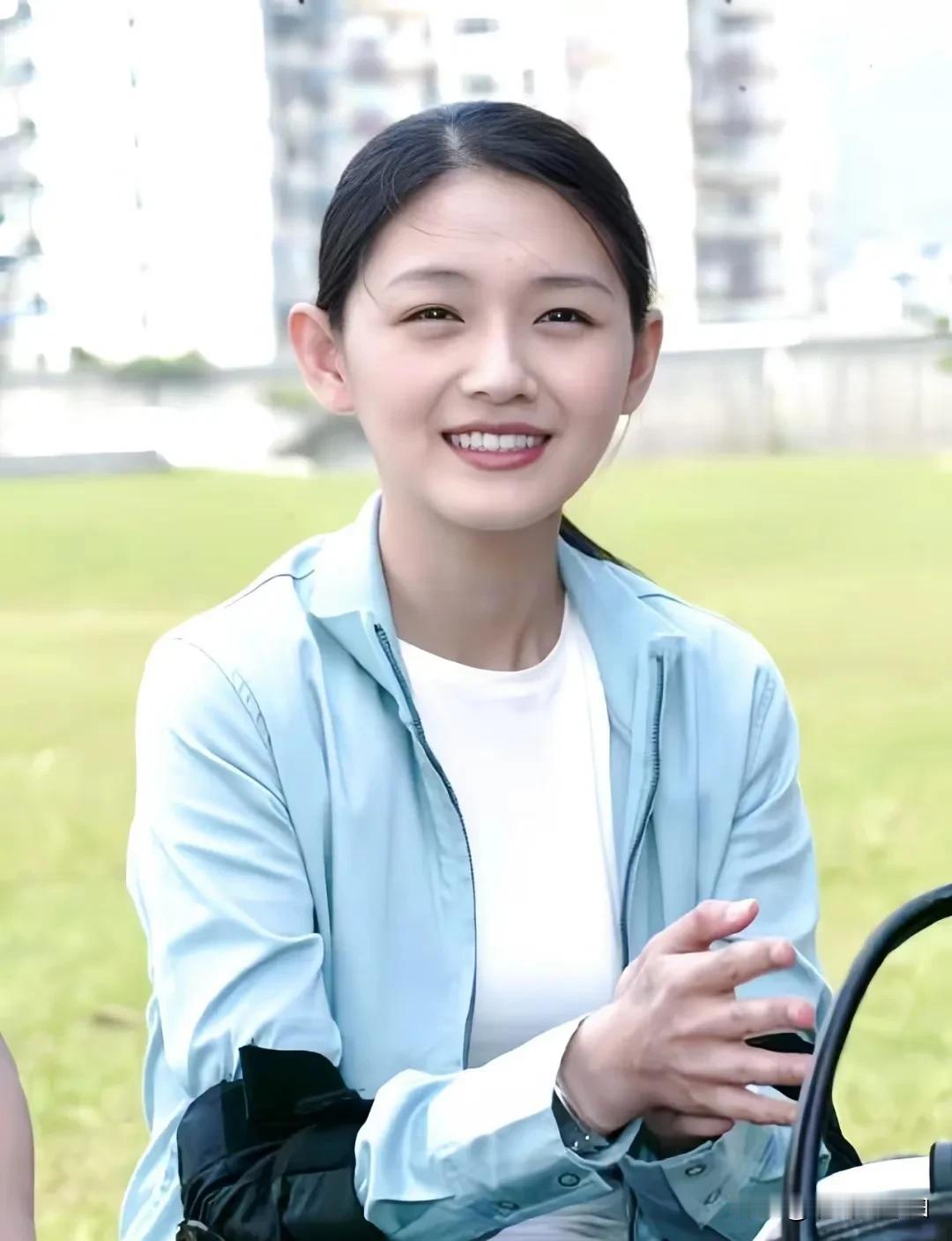 大s这么早就退圈，真的是太可惜了，她口头清楚，表达清晰，逻辑反应都是一流，品味也