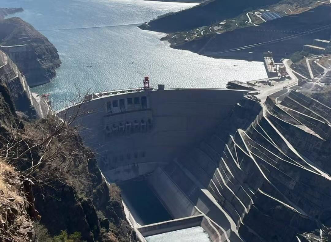 提到中国水电站的 “天花板”，十个人里有九个人会直接说三峡，这个答案没错，三峡的