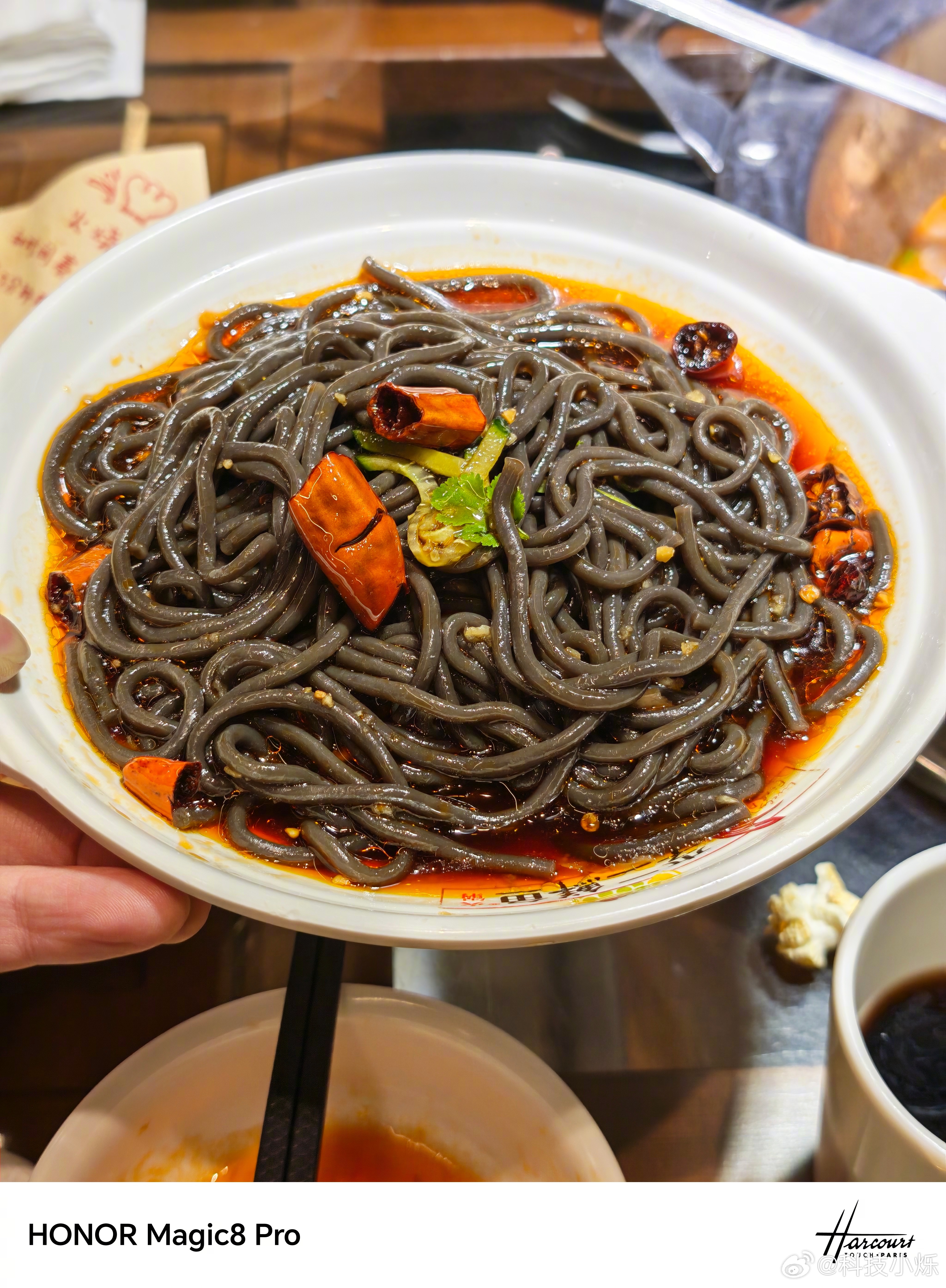 荣耀Magic8 Pro使用几个月，这部手机给我最大的震撼还是影像方面，尤其是用