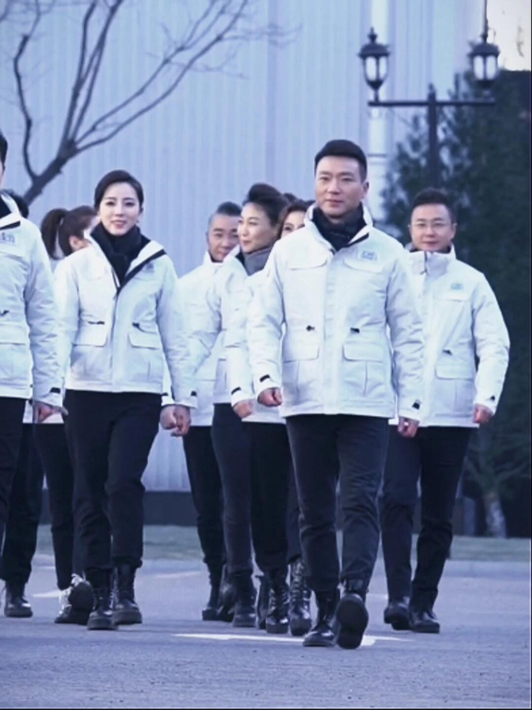 康辉老师太权威了，真的就是有知识和能力，优秀的主持人，谁不知道他！
李思思还在，