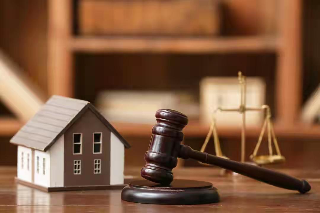 长春一八旬老太将唯一住房赠与孙子，住院后孙子不同意她住在此处住房。老太无奈之下起