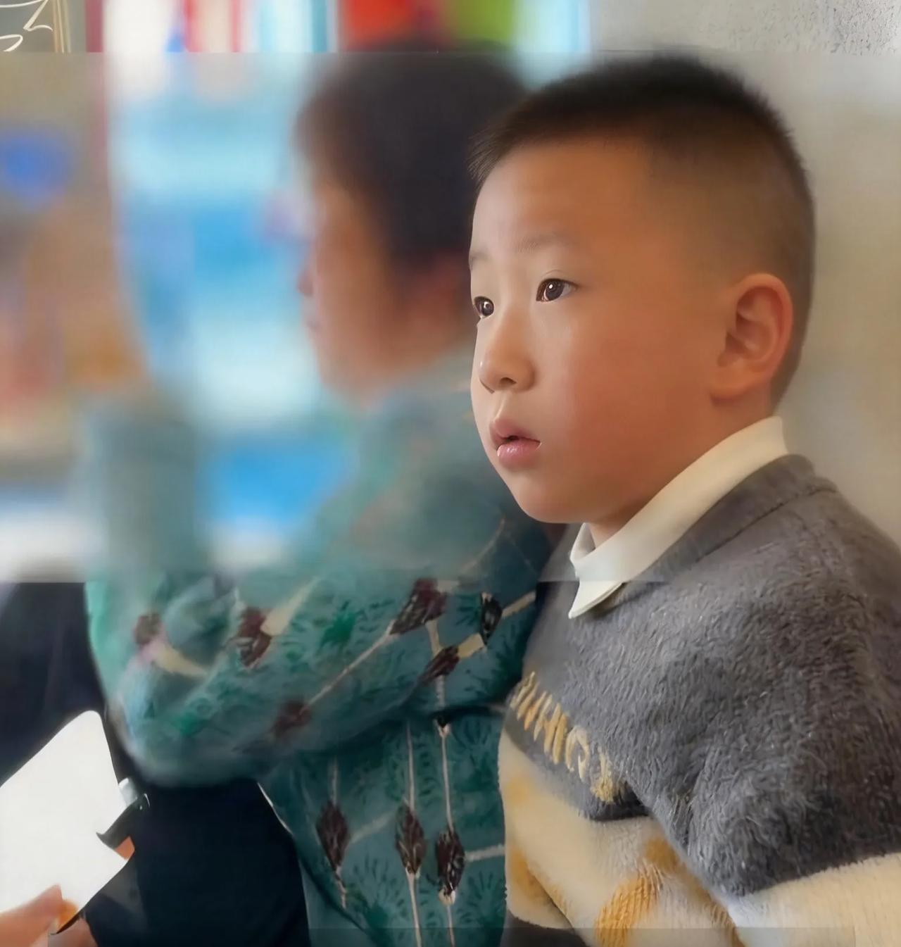 凌晨2点抢票却误车，带娃妈妈车站崩溃，工作人员举动太暖
 2026年2月14日，