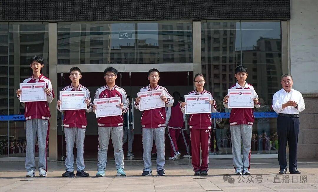 日照一中：获奖人数全省领先
​        在6月1日上午举行的升国旗仪式上，