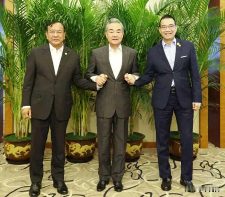 泰柬停火中国立大功！为什么单援柬埔寨？美鲁比奥急着表态太滑稽！


泰柬边境终于