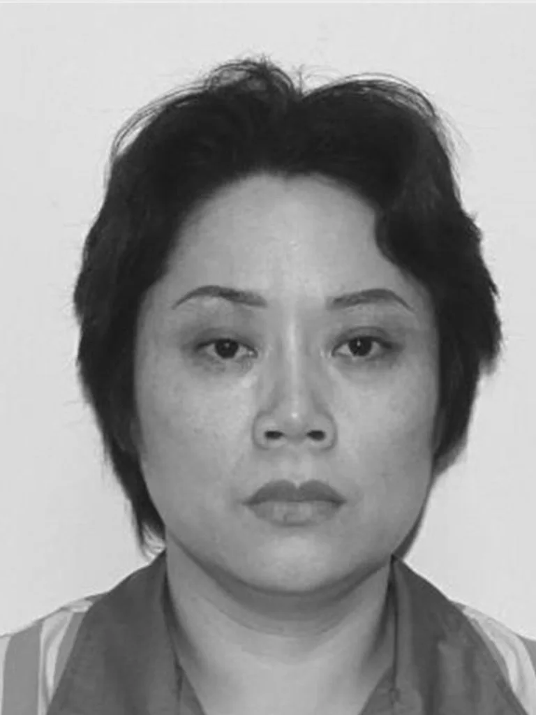 2007年，重庆“黑帮教母”谢才萍和情 夫罗璇一起，成双入对，坊间因此...