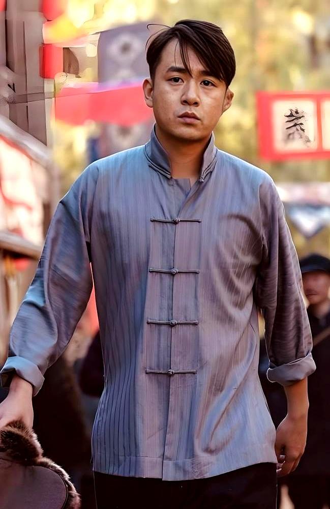 别被王阳演的将军给“骗”了，这剧真正的主角其实是那个怂包厨子。
 

黄澄澄演的