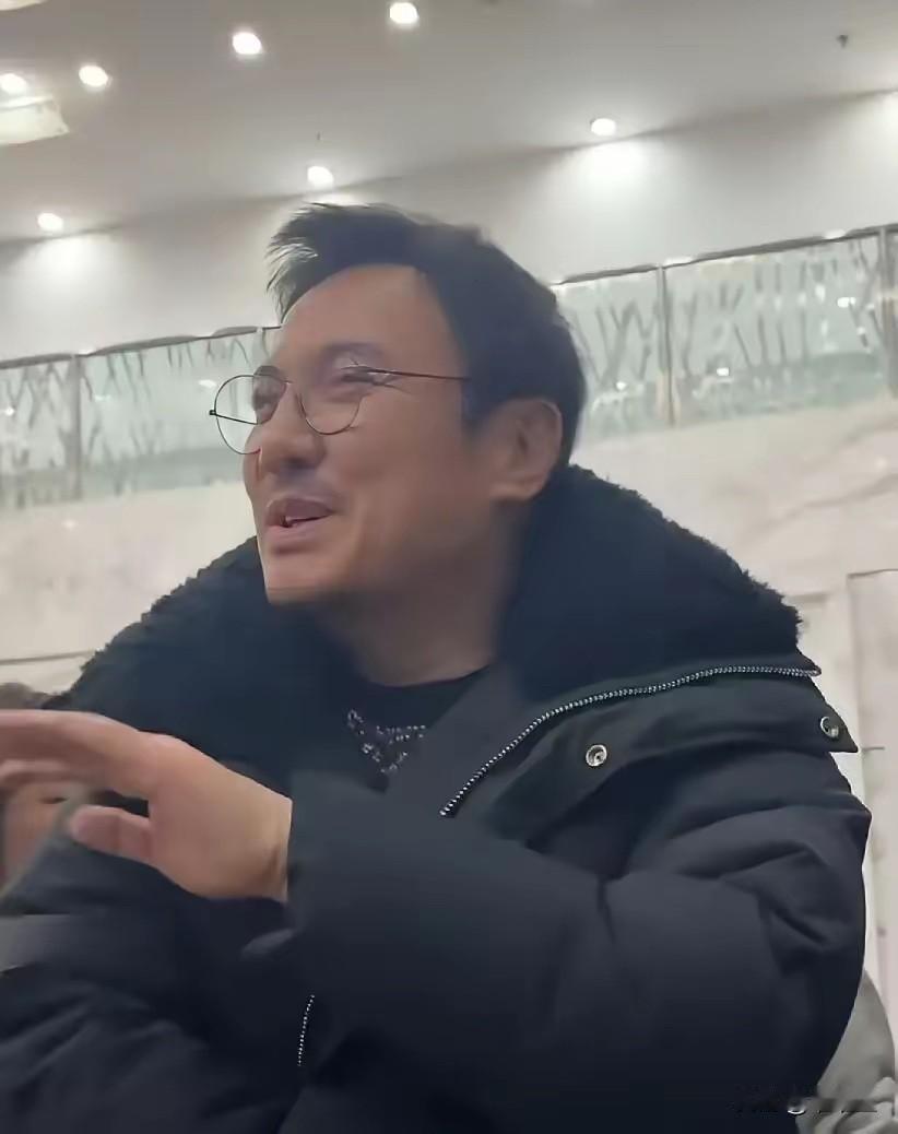 沈腾不愧是沈腾
拒绝粉丝的话
都说得那么令人舒服

下班偶遇粉丝的沈腾，又把“内