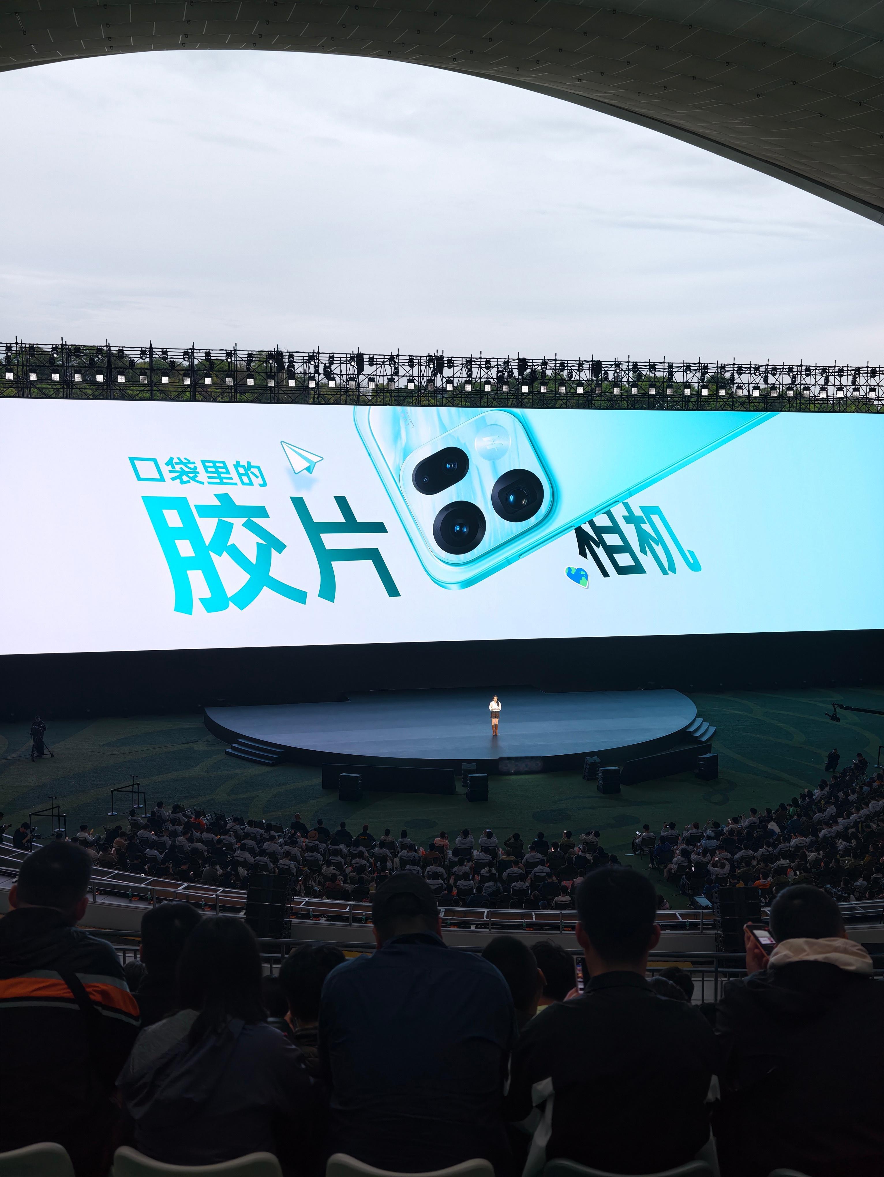 新一代旅拍神器 OPPO Find X9s Pro ，搭载全新升级的哈苏双2亿大