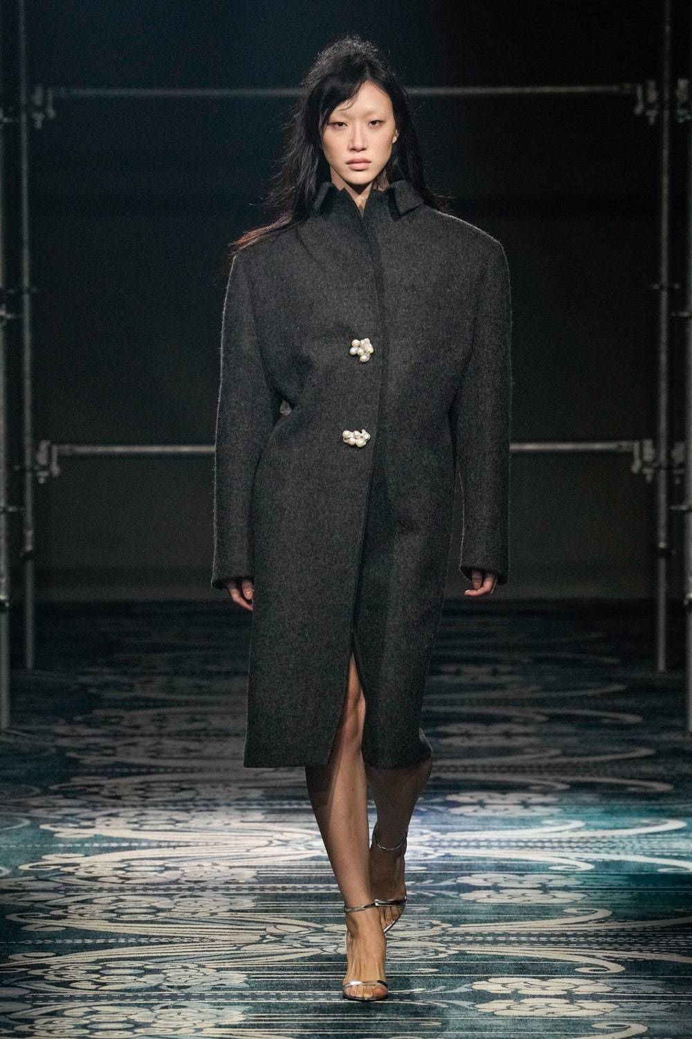 Sora Choi x PRADA F/W 2025 Runway欢迎回归！祝秋