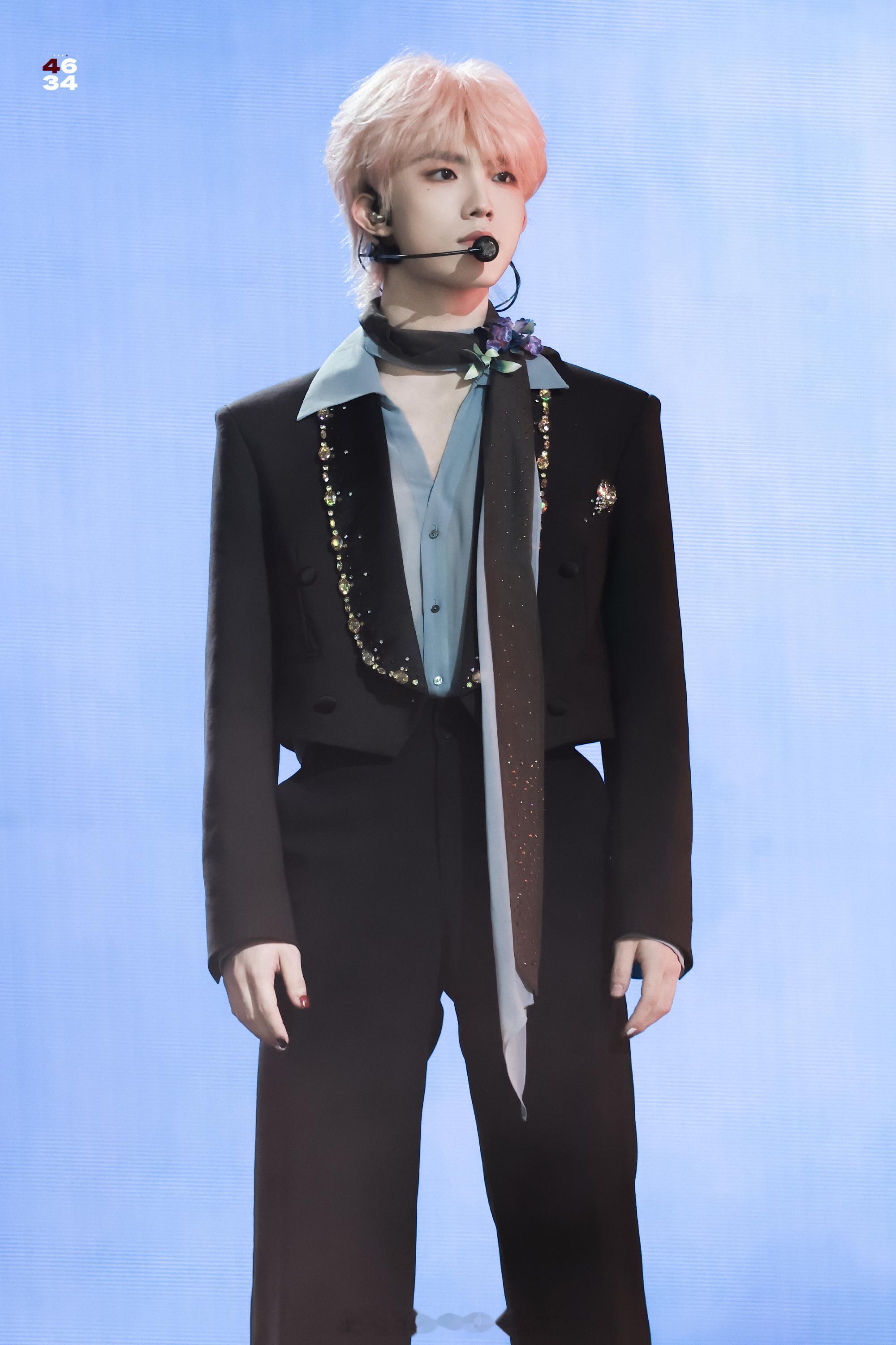 粉发如此美萌粉发的苏新皓苏新皓粉发造型