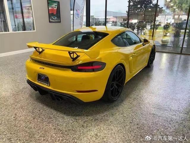 保时捷718 cayman gt4，竞速黄，配色与配置，绝绝子、谁不喜欢、全新车