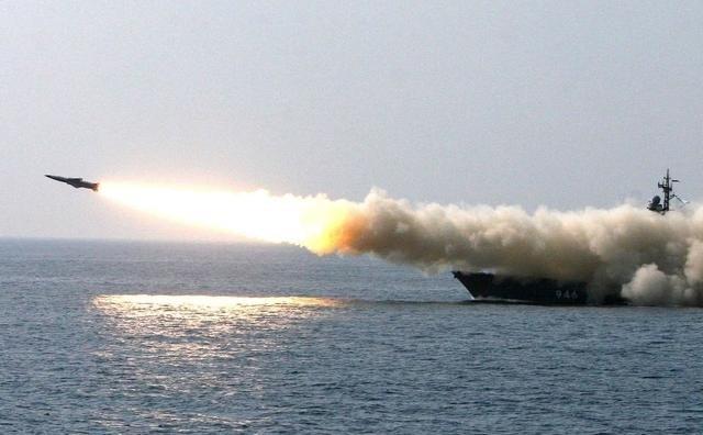 俄军锁定天价目标，毫不犹豫发射：520万美元锆石高超导弹摧毁！俄军突然向苏梅州，