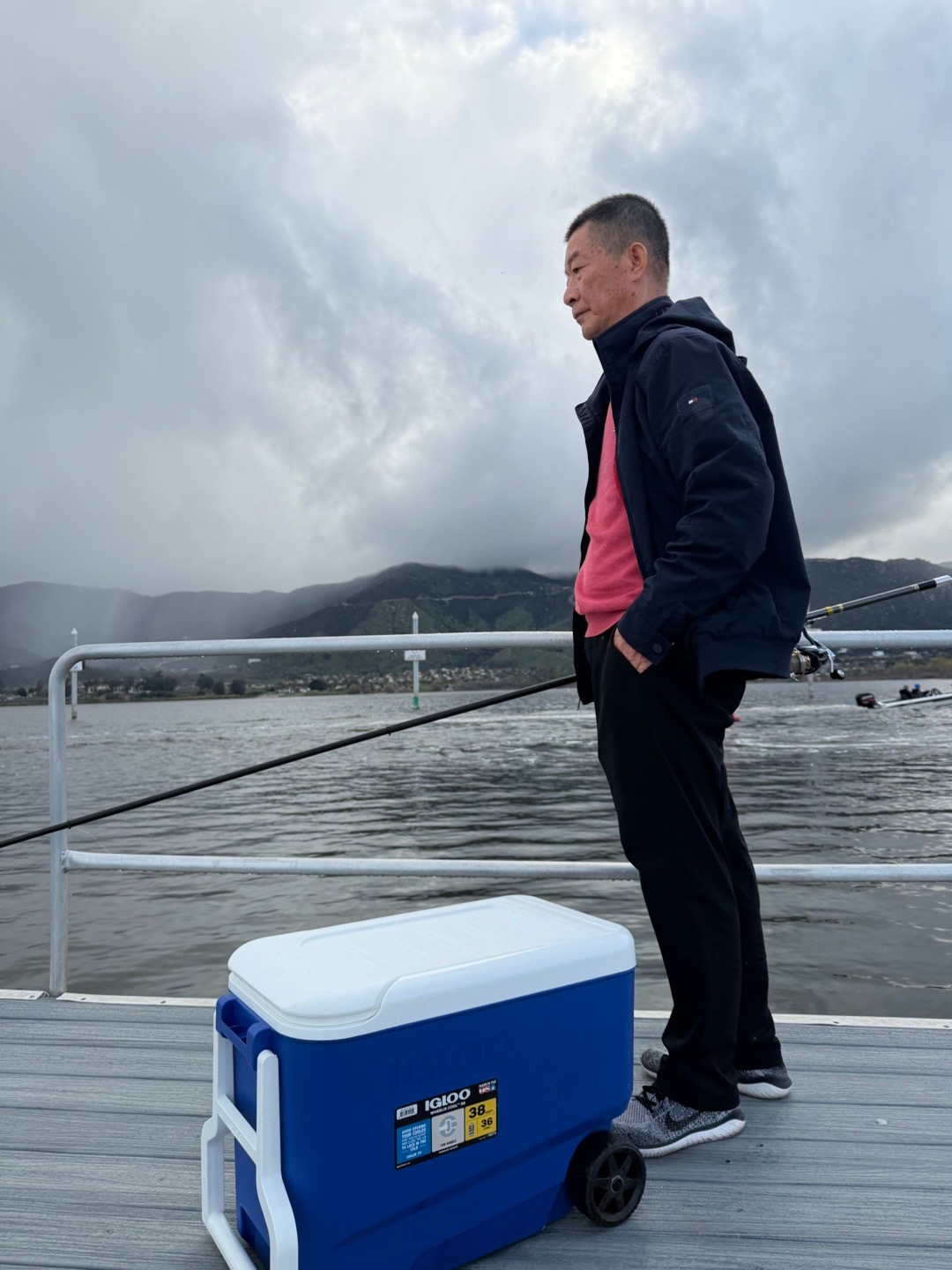 去了一趟北极，回来陪爸爸钓了半天鱼，然后又急匆匆的出发，每天都在路上 挪威·朗伊