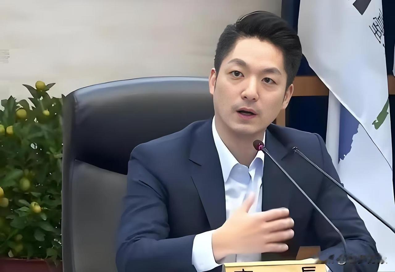 1. 核心政治身份与基础盘
他目前是中国国民党籍台北市市长，正处于第二任期的冲刺