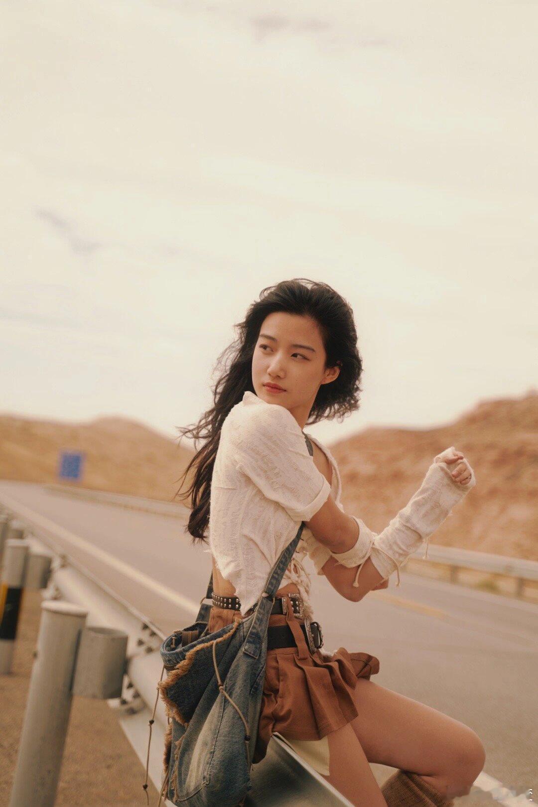 卢昱晓[超话]  没人夸么 卢昱晓审美好绝写真经常出圈，不同的风格都会被她消化很
