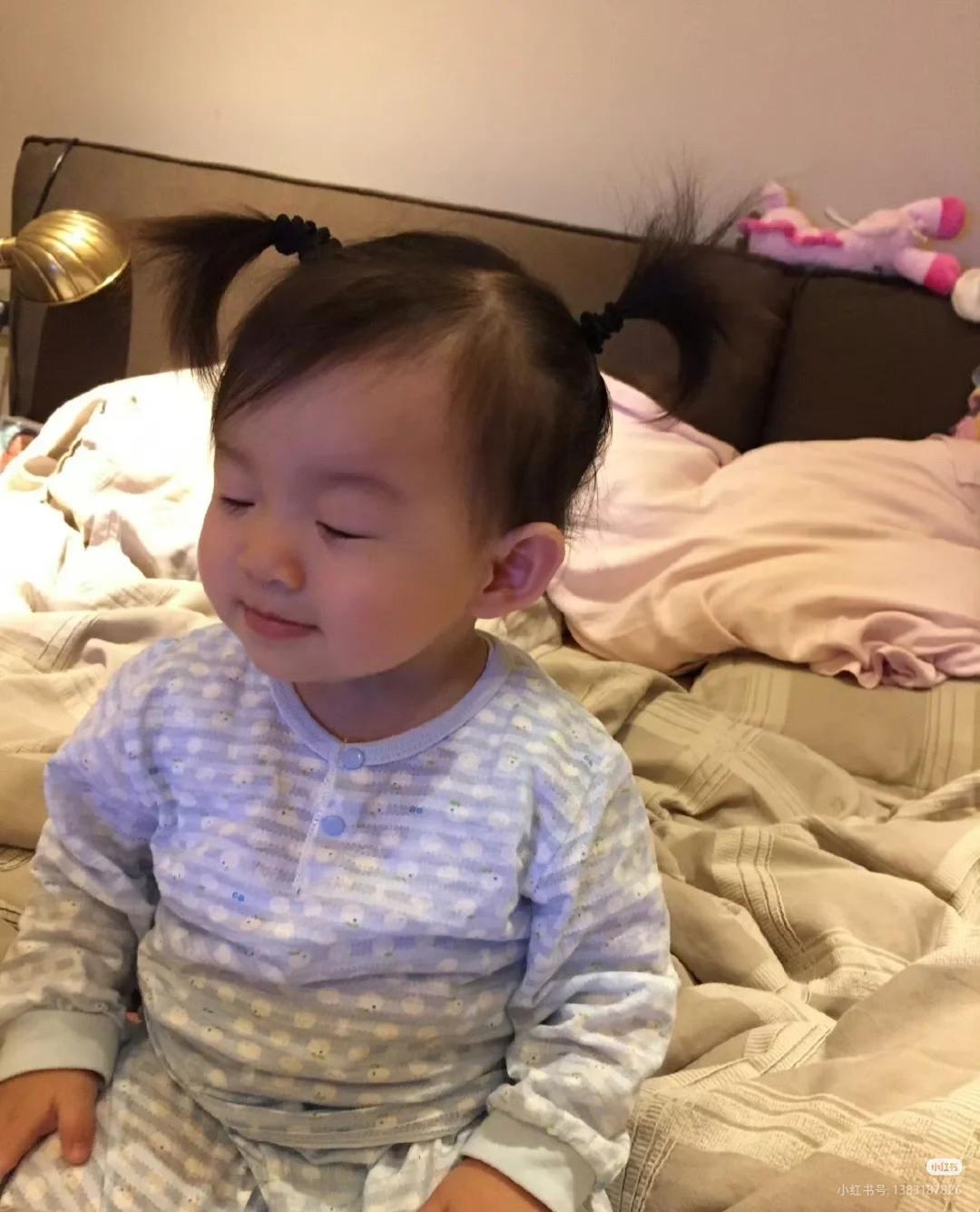 还记得以前大s在微薄上发玥儿的一些小记录，真的看的心软软的，都能感受到她对女儿的