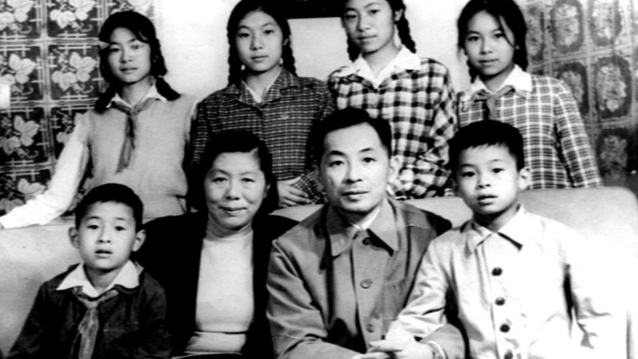 1970 年，开国上将，叶飞的女儿叶葳葳从北大毕业了，一纸调令将她分配到青海省德