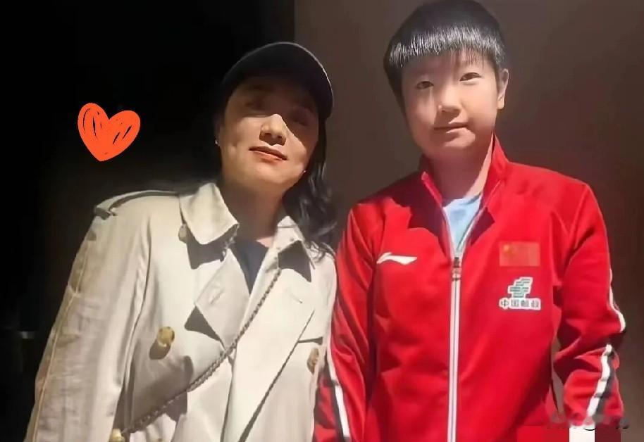 伦敦世乒赛期间，为了让莎莎她们吃好，中餐馆的老板娘每天都坚持留桌、温着锅等她们来