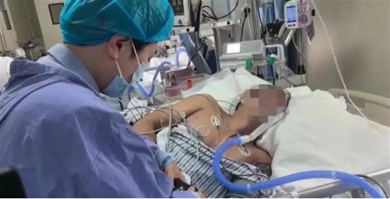 危难时刻见真情！湖北武汉，一女子慌慌张张来到当地的政务服务中心的公安窗口，哭的上